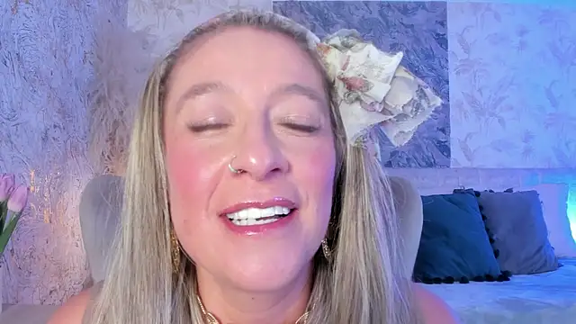 Liannaa  online show from 26, 11, 2025