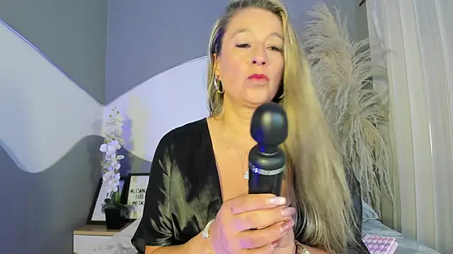 Liannaa  online show from 17, 4, 2026