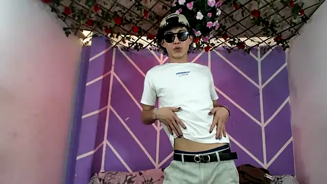 Snapshot of Maxxi_hot23 chatting on 19, 9, 2025 Maxxi hot23 online show from 19, 9, 2025