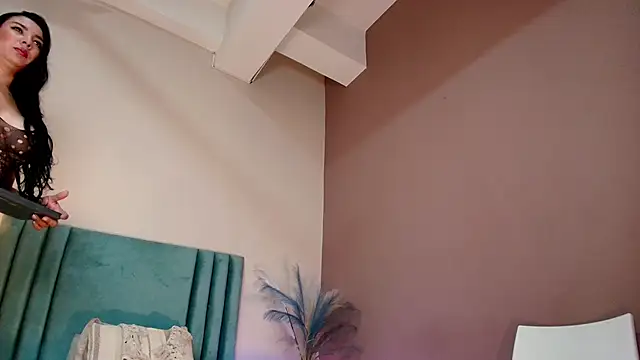 Snapshot of SeleneLujan chatting on 4, 11, 2025 SeleneLujan online show from 4, 11, 2025