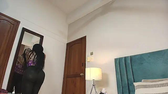 Snapshot of SeleneLujan chatting on 28, 11, 2025 SeleneLujan online show from 28, 11, 2025