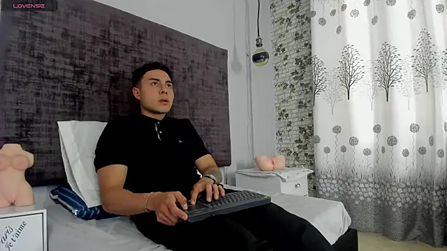 loverisu-coral online show from 18, 3, 2026