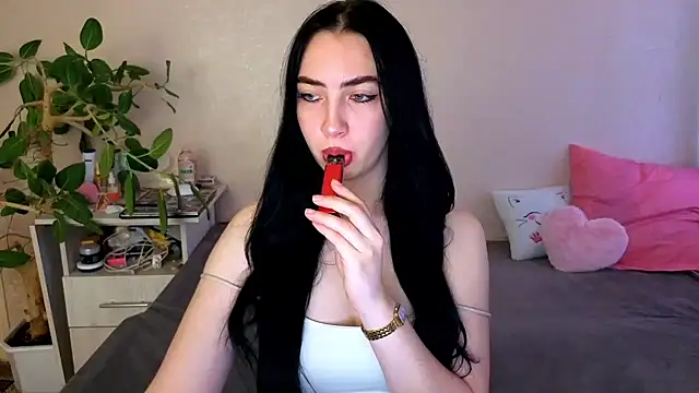 Snapshot of WildKittenX_ chatting on 14, 6, 2026 WildKittenX online show from 14, 6, 2026