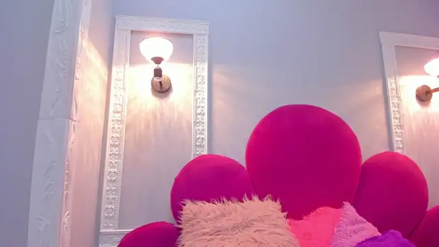 Bonniie 22 online show from 27, 10, 2025