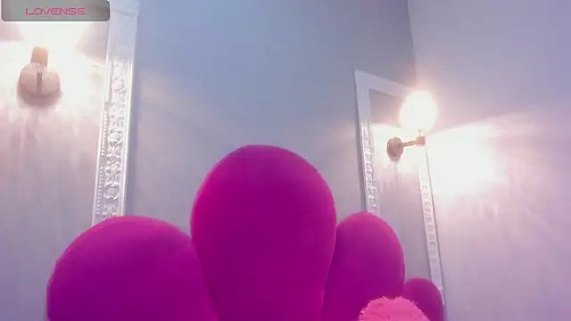 Bonniie 22 online show from 4, 12, 2025