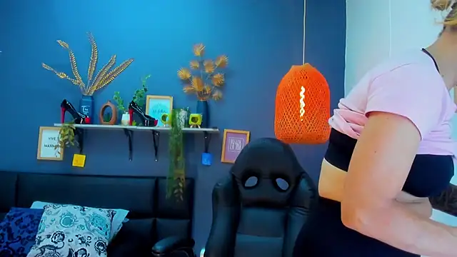 yessila parker online show from 28, 2, 2026