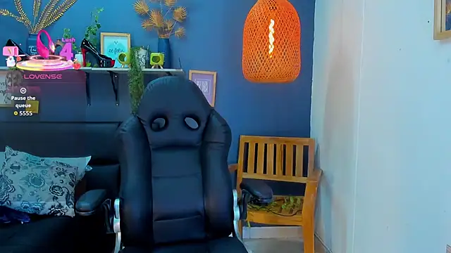 yessila parker online show from 3, 3, 2026