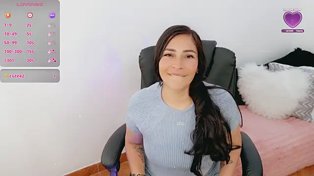 luna lgomez  online show from 1, 4, 2026