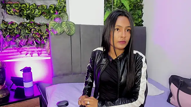 Fernanda liie  online show from 28, 10, 2025