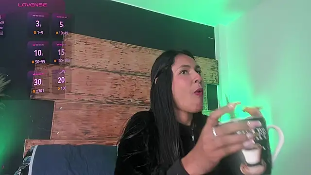 Snapshot of Fernanda_liie_ chatting on 24, 6, 2026 Fernanda liie online show from 24, 6, 2026
