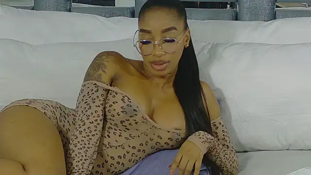 Snapshot of Angelesmith1 chatting on 21, 12, 2025 Angelesmith1 online show from 21, 12, 2025