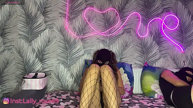 Snapshot of LallyRose69 chatting on 20, 9, 2025 LallyRose69 online show from 20, 9, 2025