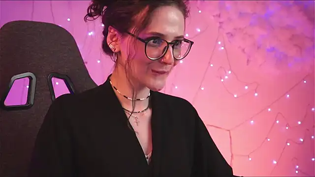 Snapshot of OliviaMcClean chatting on 19, 3, 2025 OliviaMcClean online show from 19, 3, 2025