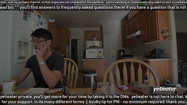 Snapshot of yetieater chatting on 12, 12, 2024 yetieater online show from 12, 12, 2024