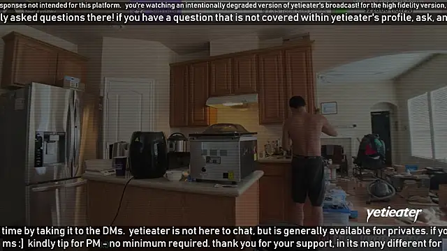 Snapshot of yetieater chatting on 17, 12, 2024 yetieater online show from 17, 12, 2024