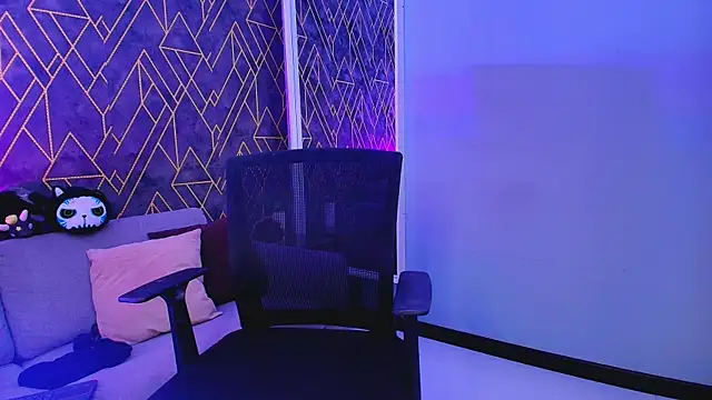 Snapshot of Tahara_Romanov chatting on 18, 9, 2025 Tahara Romanov online show from 18, 9, 2025