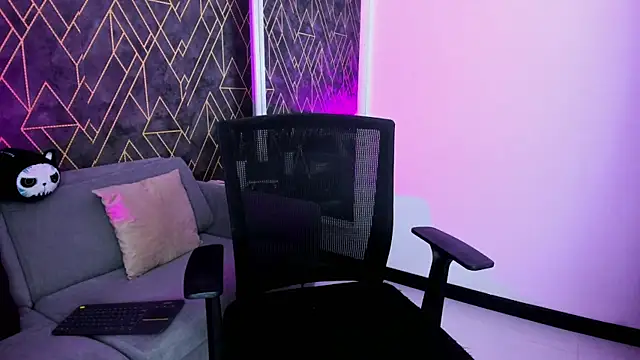 Snapshot of Tahara_Romanov chatting on 11, 11, 2025 Tahara Romanov online show from 11, 11, 2025