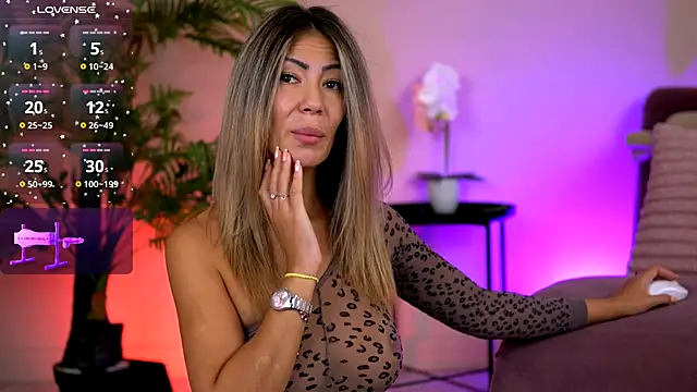 SophiaPotts online show from 13, 10, 2025