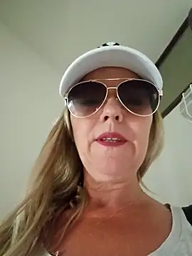 Snapshot of Melody73 chatting on 24, 10, 2025 Melody73 online show from 24, 10, 2025