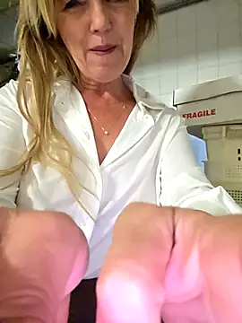 Snapshot of Melody73 chatting on 9, 11, 2025 Melody73 online show from 9, 11, 2025