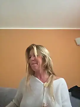 Snapshot of Melody73 chatting on 10, 11, 2025 Melody73 online show from 10, 11, 2025