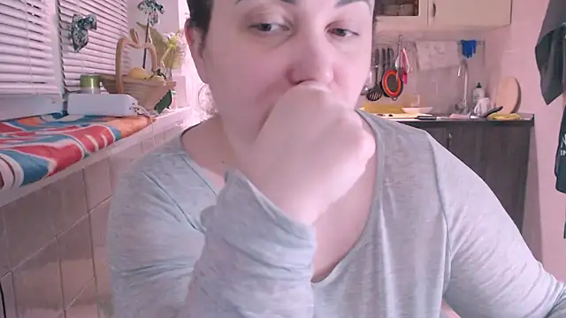 Snapshot of SoftLia chatting on 1, 2, 2025 SoftLia online show from 1, 2, 2025