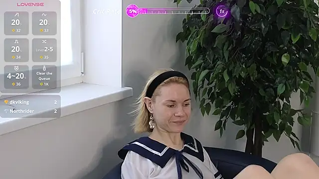 Snapshot of EmmaGallen chatting on 10, 10, 2025 EmmaGallen online show from 10, 10, 2025