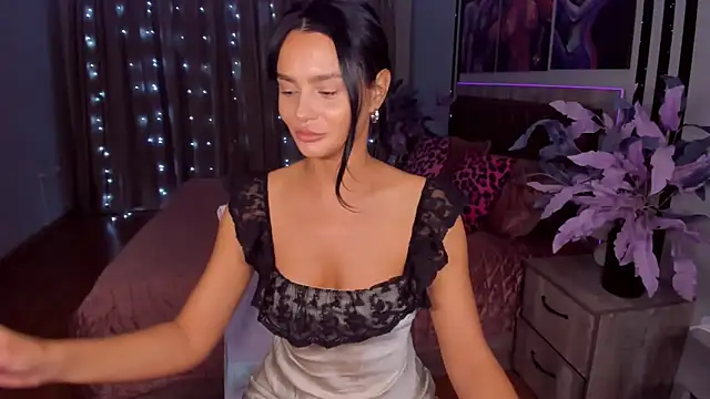 Snapshot of DanaSincere chatting on 17, 9, 2025 DanaSincere online show from 17, 9, 2025