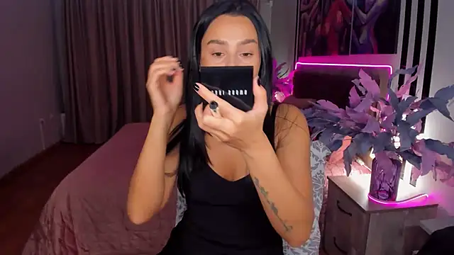 Snapshot of DanaSincere chatting on 24, 10, 2025 DanaSincere online show from 24, 10, 2025