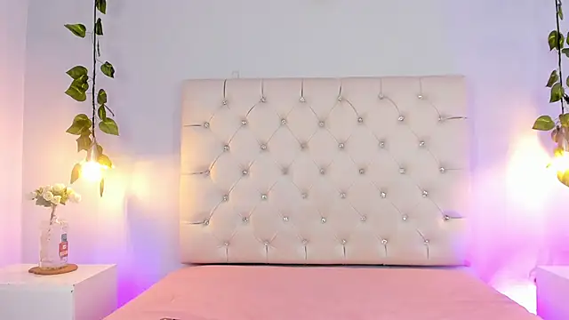 Lia Taylor1 online show from 9, 10, 2025