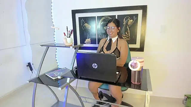 Snapshot of emilyy_cooperr chatting on 11, 9, 2025 emilyy cooperr online show from 11, 9, 2025