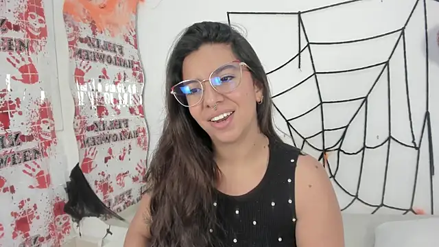 Snapshot of emilyy_cooperr chatting on 18, 10, 2025 emilyy cooperr online show from 18, 10, 2025