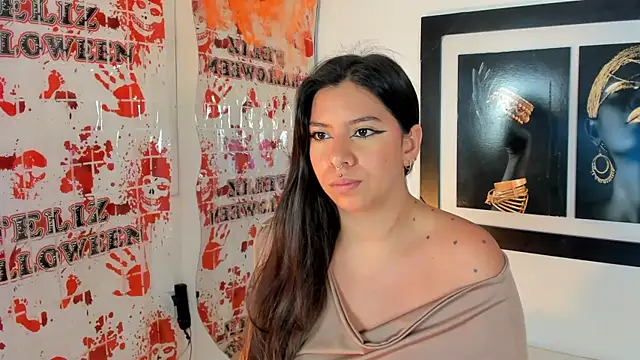 Snapshot of emilyy_cooperr chatting on 4, 11, 2025 emilyy cooperr online show from 4, 11, 2025