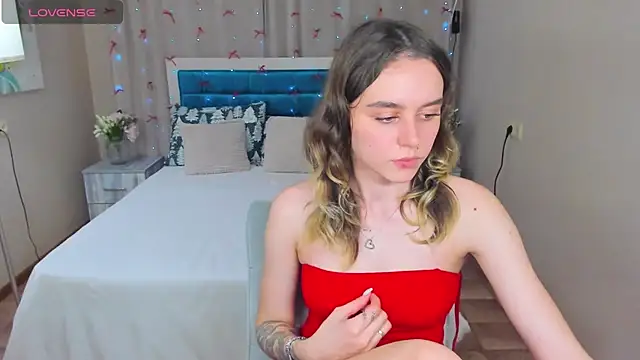 Snapshot of EmelyMason chatting on 2, 12, 2025 EmelyMason online show from 2, 12, 2025