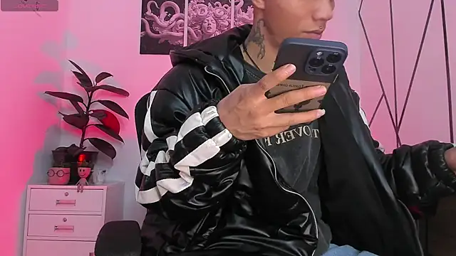 CRAZY-BOY99 online show from 14, 11, 2025