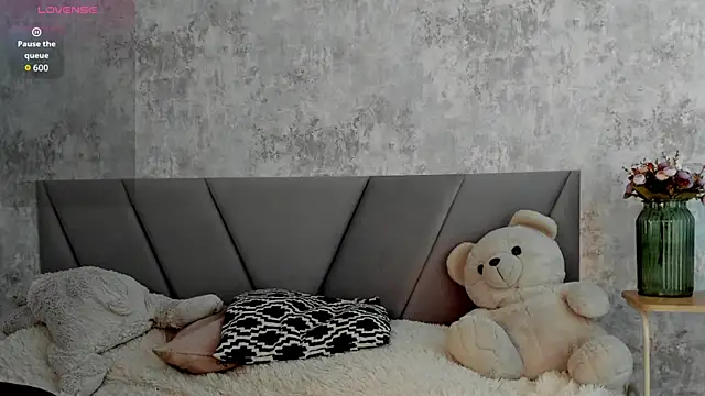 kitty Cathie online show from 11, 4, 2026