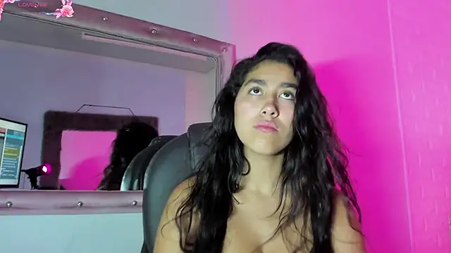 Mia Montess online show from 4, 2, 2026