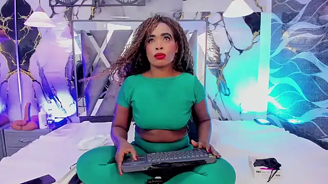 Snapshot of CandyMartinez_ chatting on 7, 5, 2026 CandyMartinez online show from 7, 5, 2026