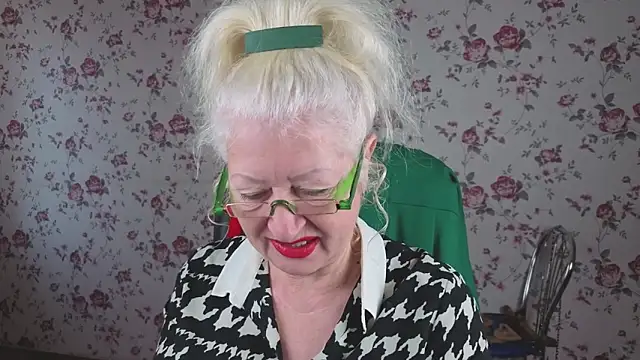 Maya Mayflower online show from 19, 10, 2025