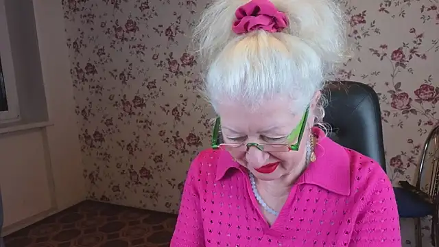 Maya Mayflower online show from 21, 11, 2025