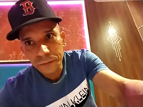 Snapshot of karlossan24 chatting on 14, 2, 2026 karlossan24 online show from 14, 2, 2026