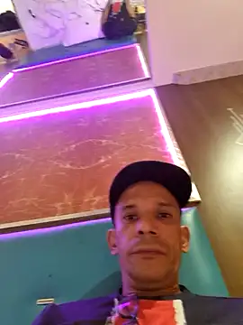 Snapshot of karlossan24 chatting on 14, 2, 2026 karlossan24 online show from 14, 2, 2026