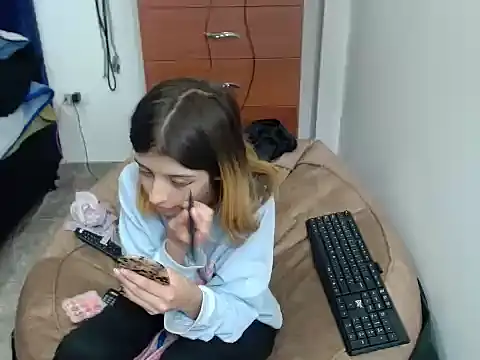 KratosAfroditacs online show from 7, 11, 2025