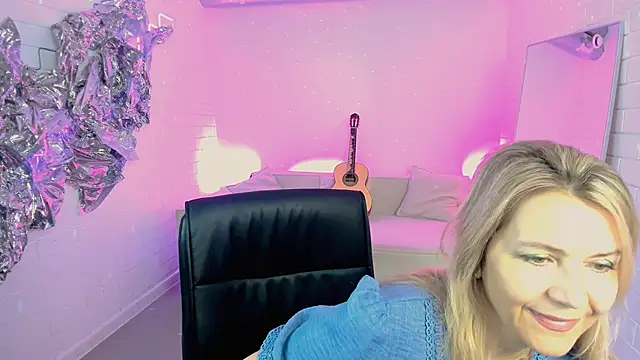 Snapshot of NicoleHitman chatting on 21, 6, 2026 NicoleHitman online show from 21, 6, 2026