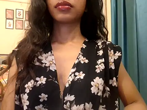 Snapshot of Queen_Ayeshaa chatting on 3, 11, 2025 Queen Ayeshaa online show from 3, 11, 2025