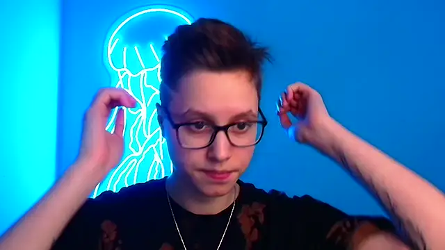 Bella Swannn online show from 4, 3, 2025