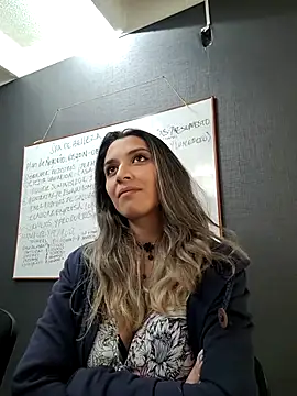 Isabella Varella online show from 11, 3, 2025