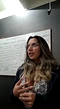 Isabella Varella online show from 11, 3, 2025