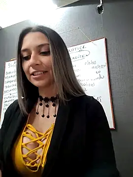 Isabella Varella online show from 18, 3, 2025