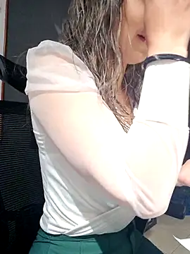 Isabella Varella online show from 29, 10, 2025